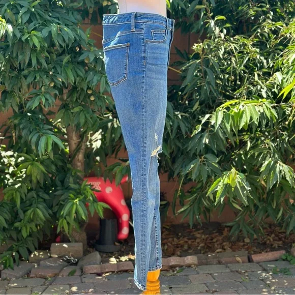 Universal Thread Ripped Jeans - Picture 4 of 6